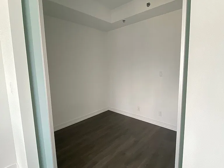 203 College St #1307 — Photo 4