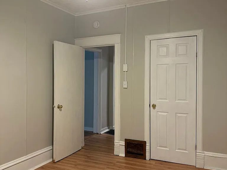 1213 Grand St — Photo 7