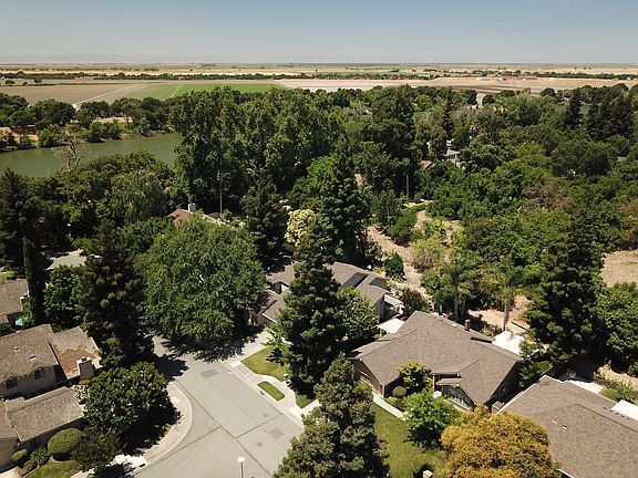 5th image of 110 Portinao Cir