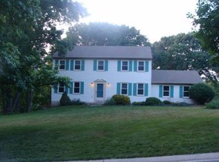 1060 Green Glen Dr, Garnet Valley, PA 19060