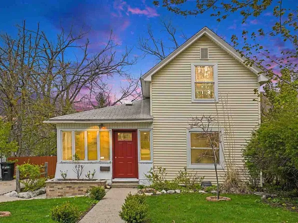 621 Grove St, Petoskey, MI 49770