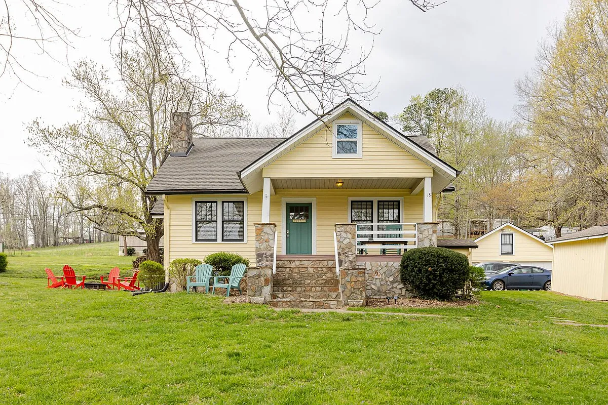 Building Photo - Carolina Mountain Dr
