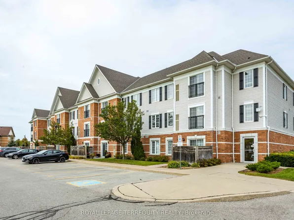 94 Aspen Springs Dr Unit 211, Clarington, ON L1C 5N4