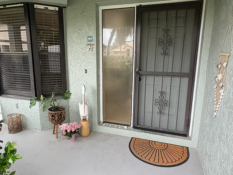 600 Carriage House Ln #101 — Photo 6