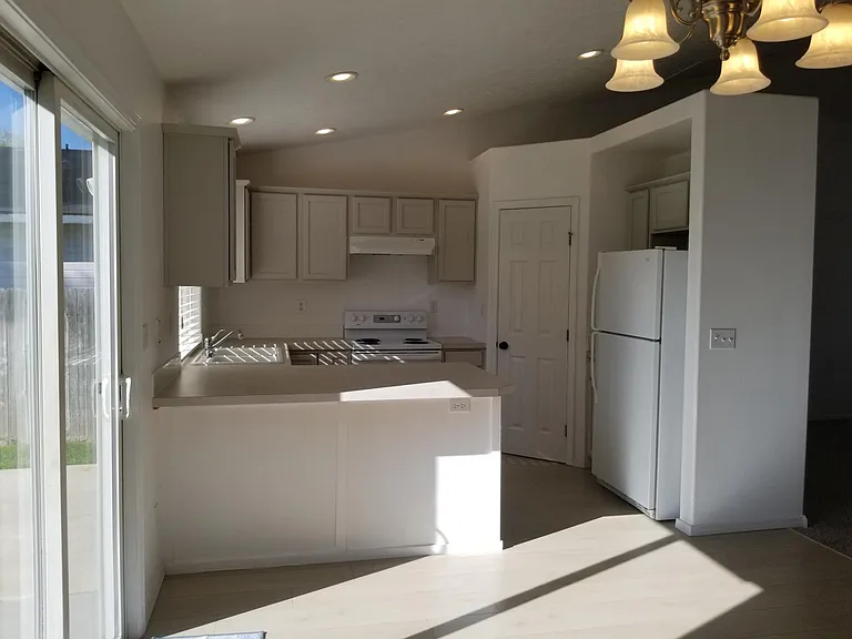 16825 Portsmouth Ln — Photo 9