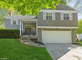 207 Autumn Ln, Vernon Hills, IL