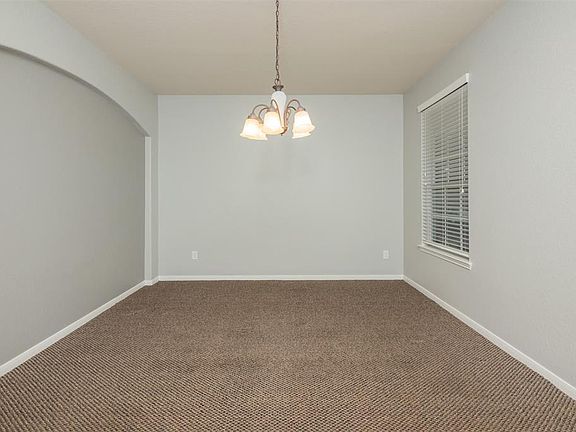 5th image of 617 Rocky Hollow Ln
