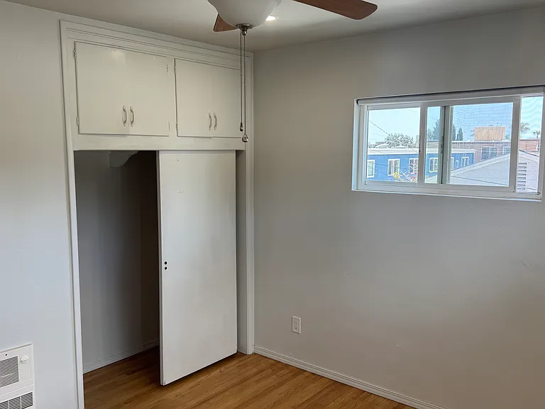 825-27 Tourmaline St — Photo 13