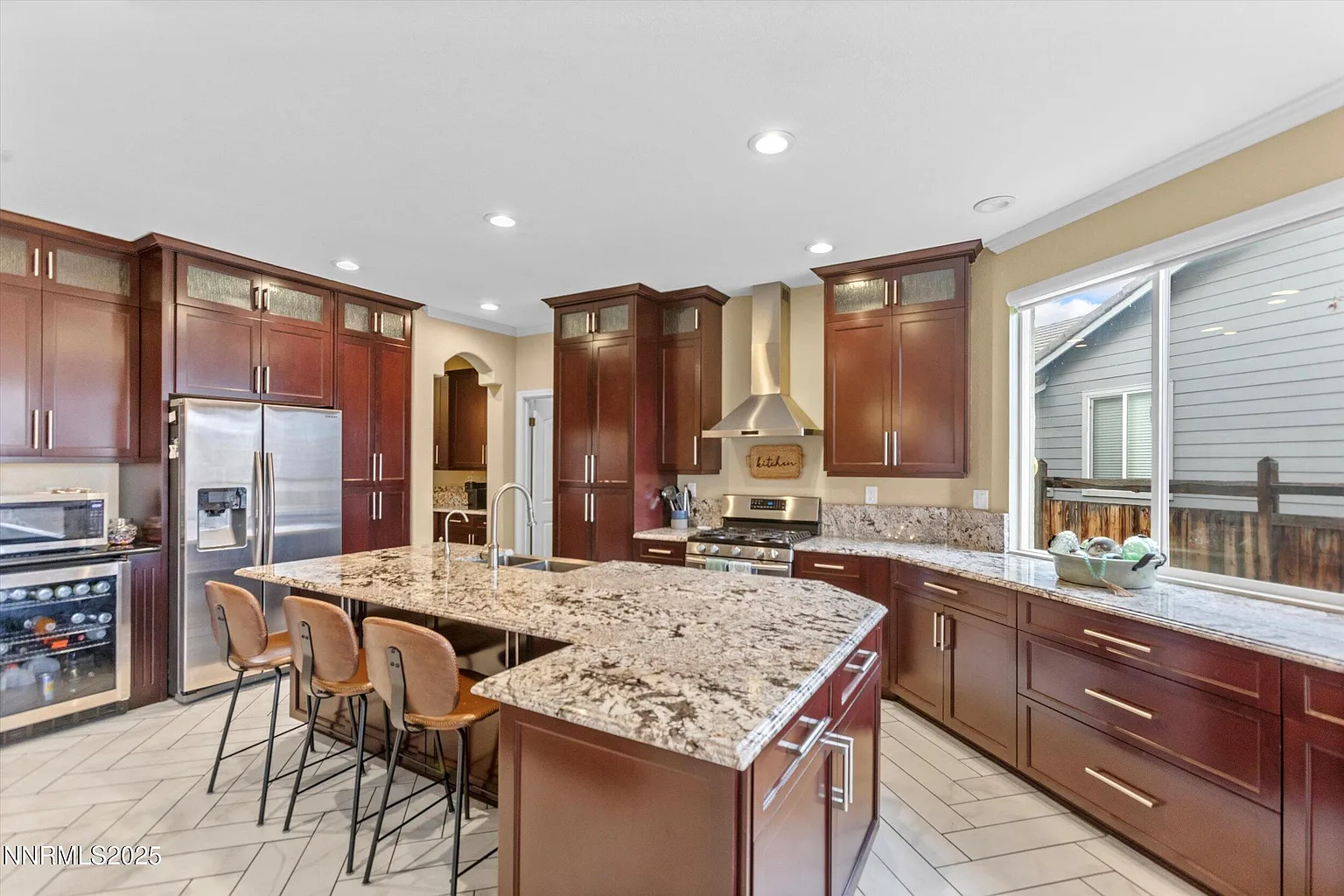 6894 Cinnamon Dr photo 1