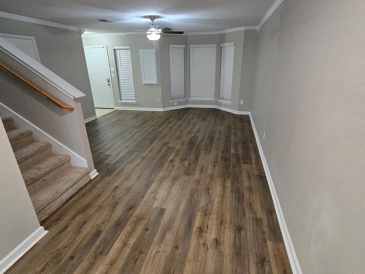 3 bed, 2.5 bath, 1336 sqft, $2,000 — Photo 3