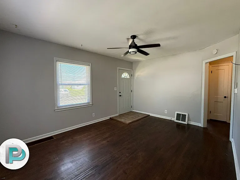 1544 N Hampshire Ave — Photo 5
