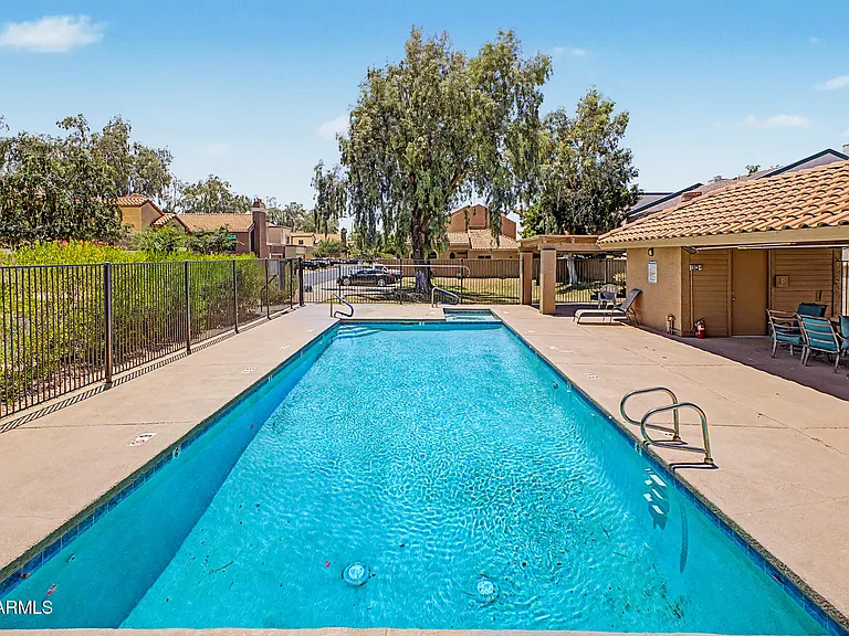 2084 N Sunset Dr — Photo 34
