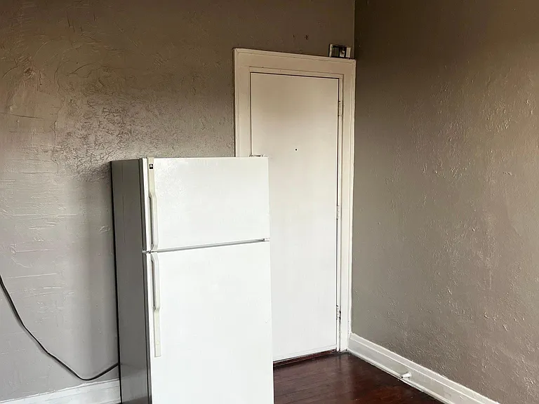 2722 Vine St #6 — Photo 1