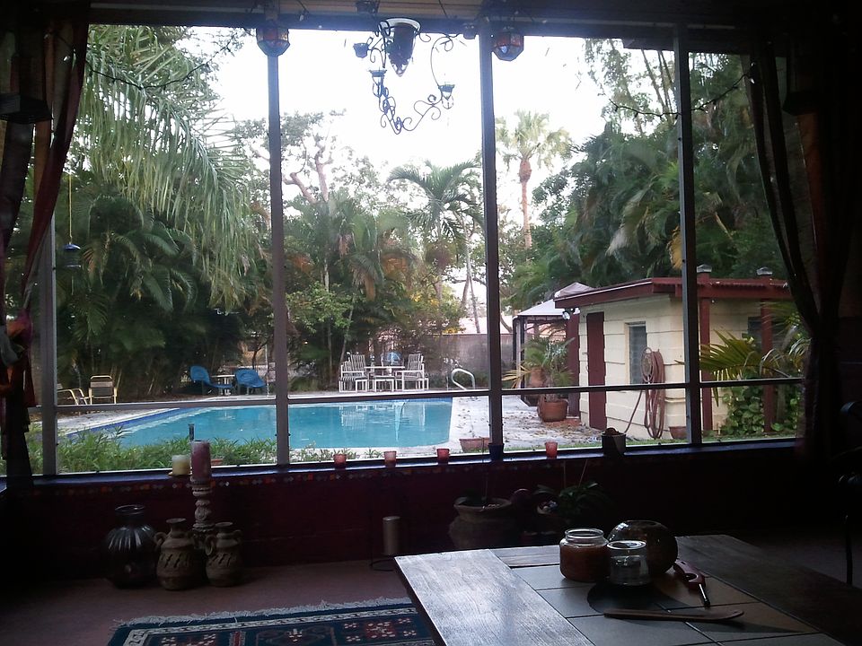1st image of 210 Rose Dr