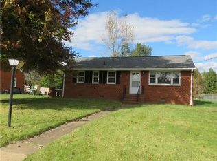 105 N Plains Dr, Petersburg, VA 23805