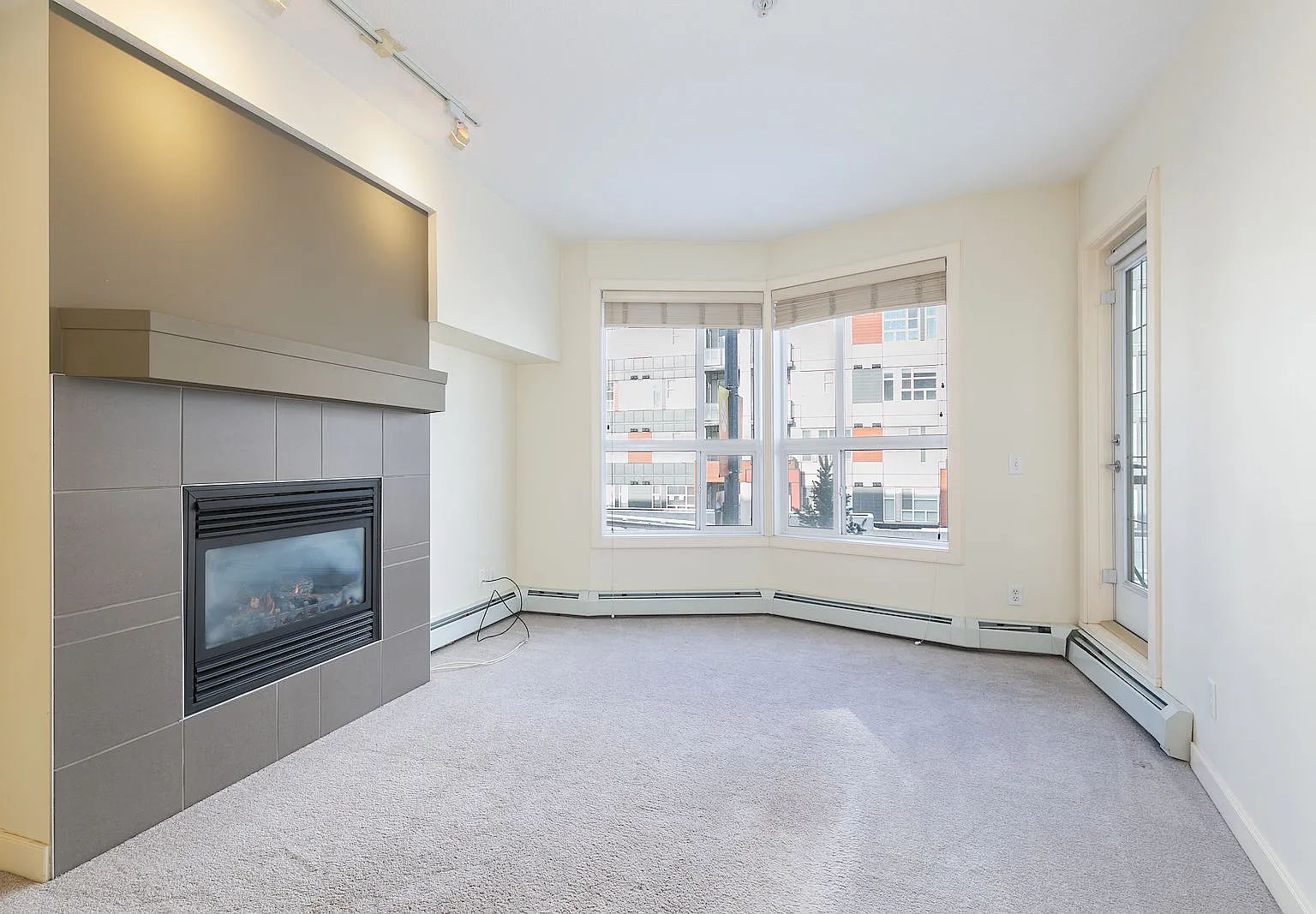 Spacious 1 Bedroom Condo in the Heart of Marda Loop CIP116 — Photo 1