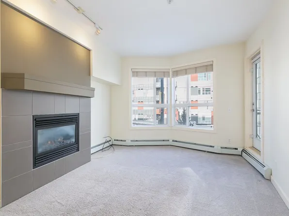 2420 34th Ave SW #202, Calgary, AB T2T 2C8