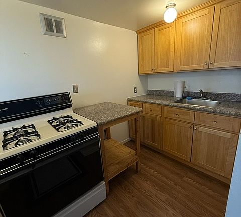 2nd image of 2255 24th Ave