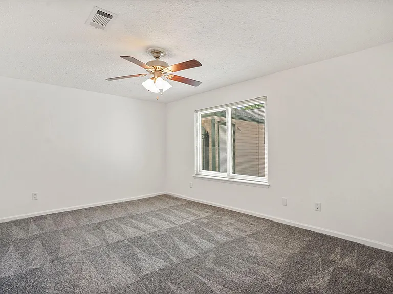 9731 Shell Rock Rd — Photo 10