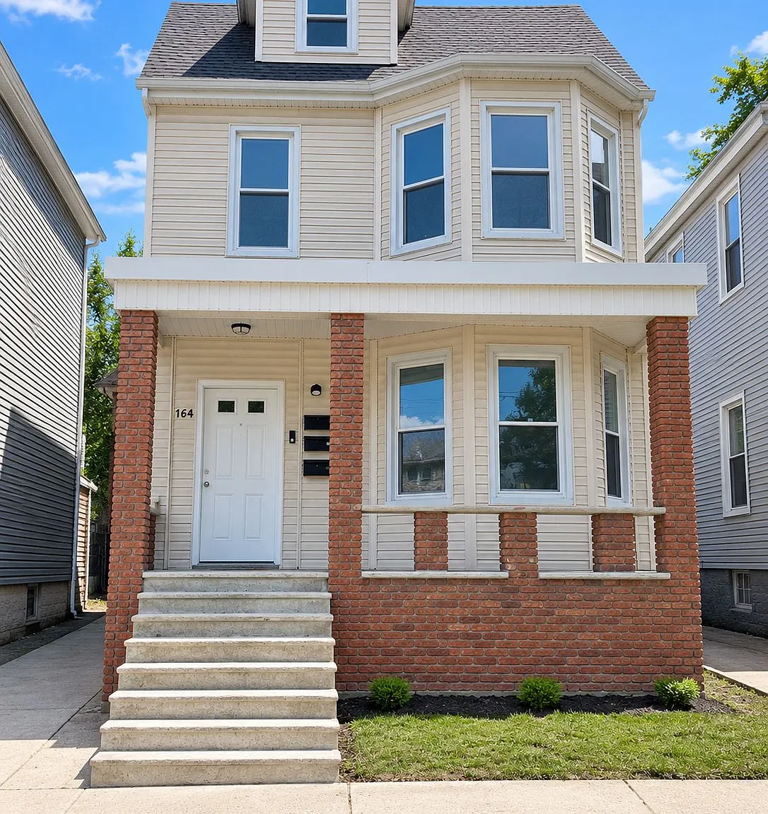 3 bed, 750 sqft, $2,200 — Photo 1