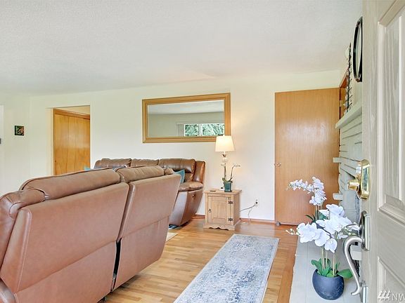 5th image of 4109 84th St E