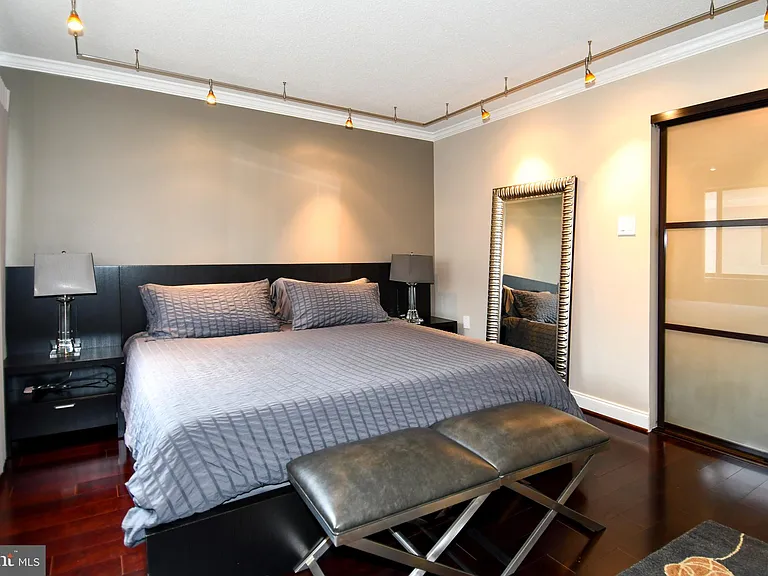 1301 N Courthouse Rd #1005 — Photo 21