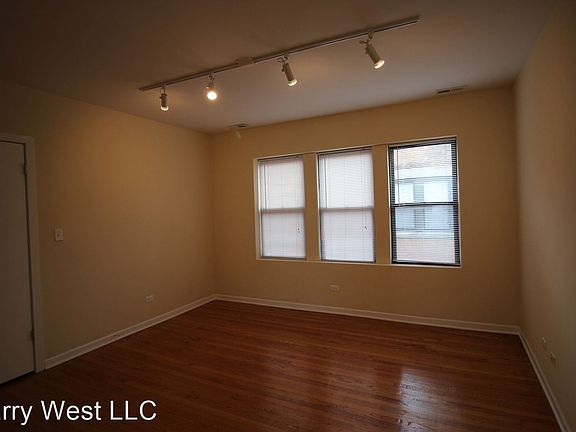 3rd image of 4751 N Troy St APT 3E