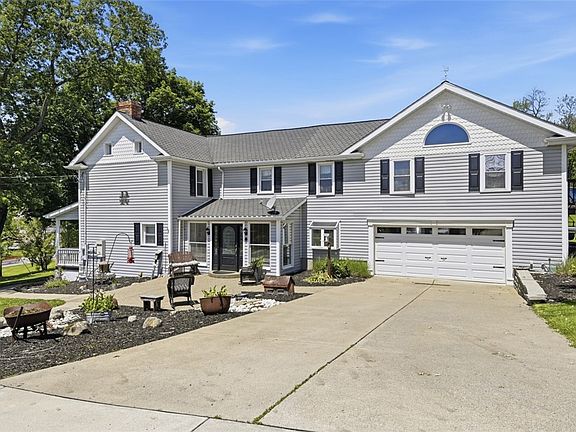 3rd image of 2976 Henderson Rd