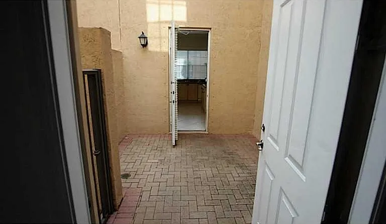 515 SW 147th Ave — Photo 13