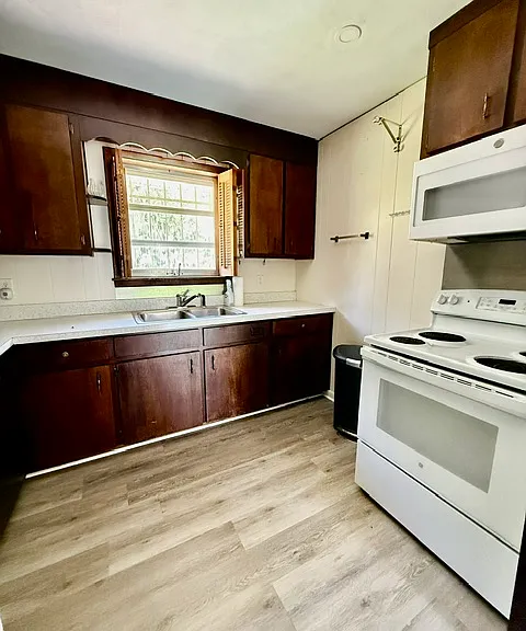 420 N Fairview Ave — Photo 4