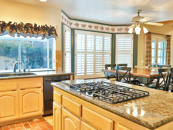 4th image of 2098 Brookfield Dr