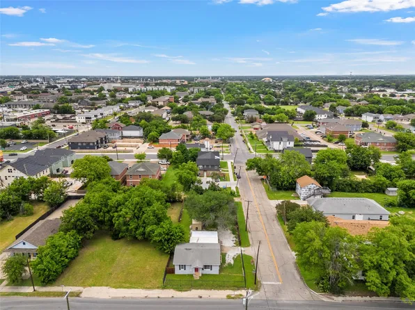 1724 S 18th St, Waco, TX 76706
