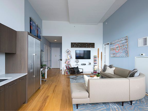 3rd image of 2728 Thomson Ave #426