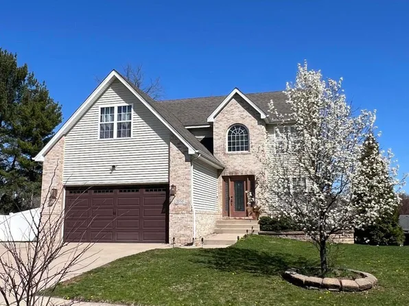 2656 Calaveras Dr, Valparaiso, IN 46385