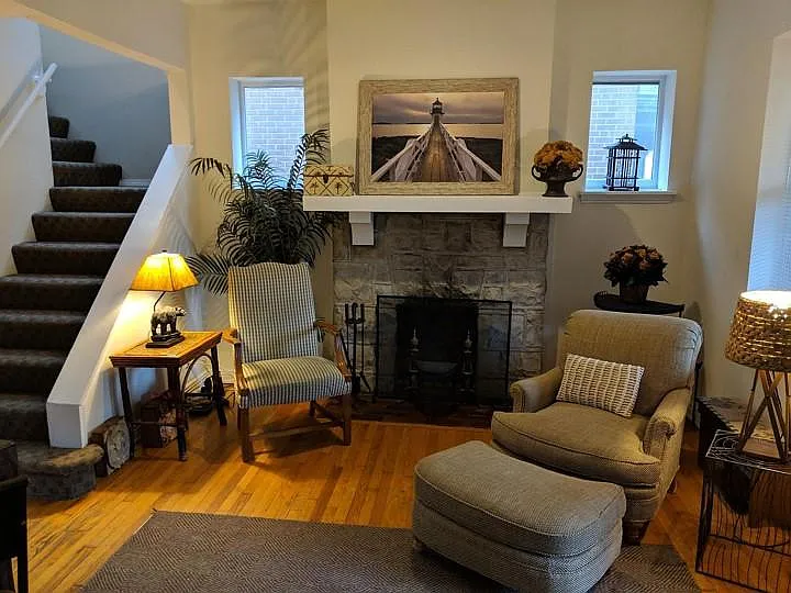3 bed, 1.5 bath, 1600 sqft, $2,425 — Photo 2