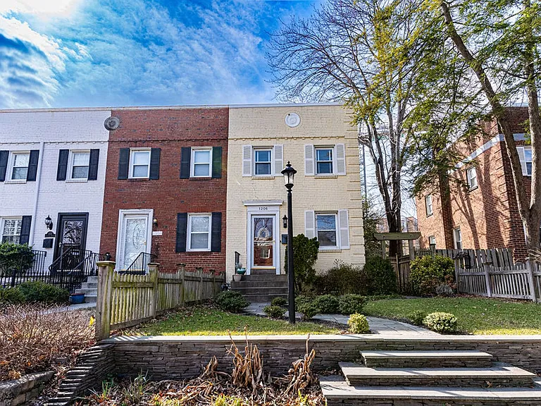 1206 Colonial Ave — Photo 3