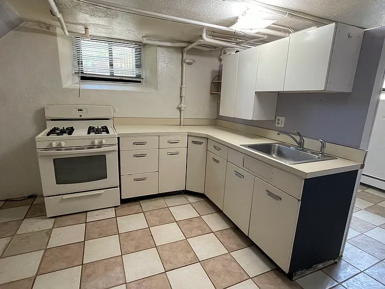 1170 N Monroe St #B — Photo 8