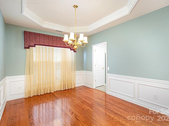 5th image of 10318 Threatt Woods Dr