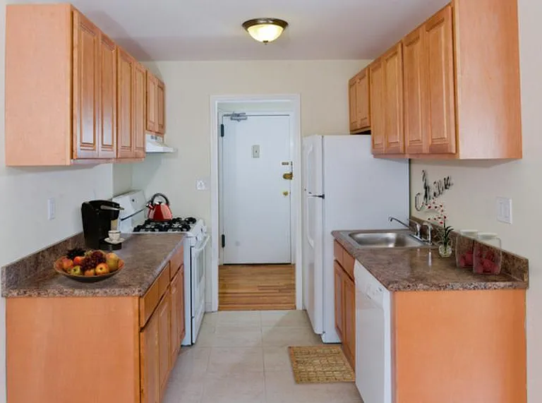 Benner Apartments — Photo 4