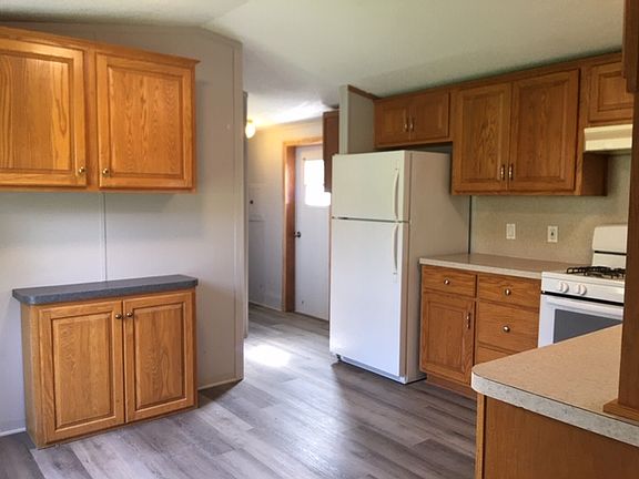 3rd image of 158 Buskirk Ln