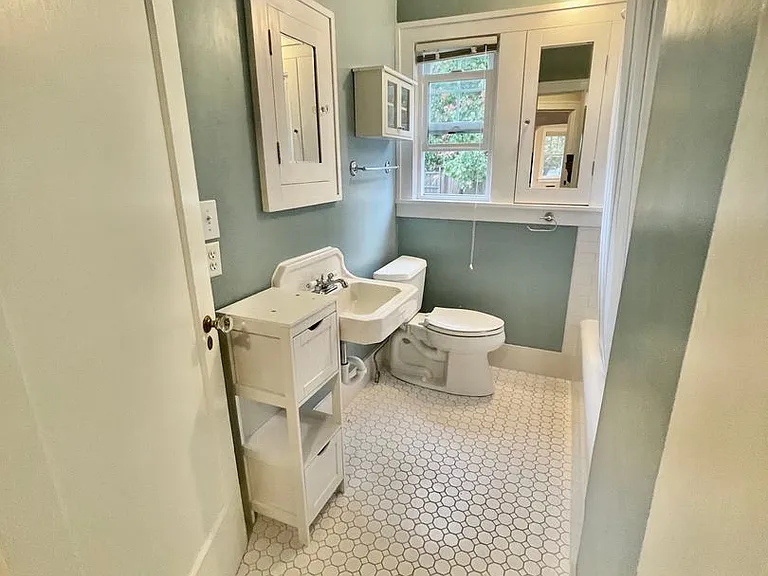 6976 NE Stanton St — Photo 15