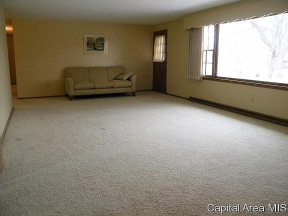 3rd image of 637 Knollcrest Dr
