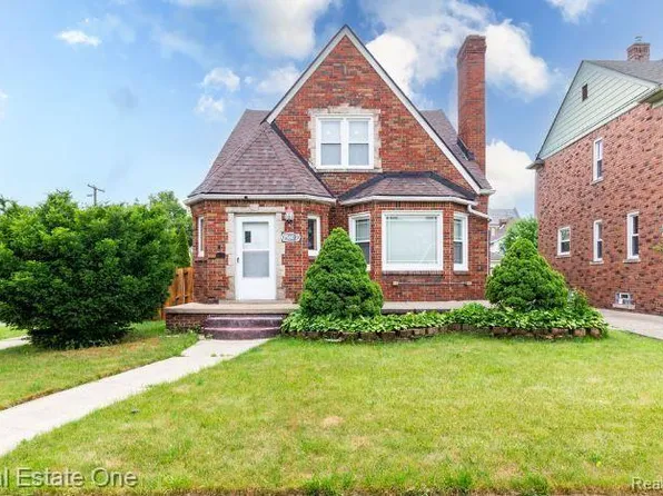 7560 E Morrow Cir, Dearborn, MI 48126