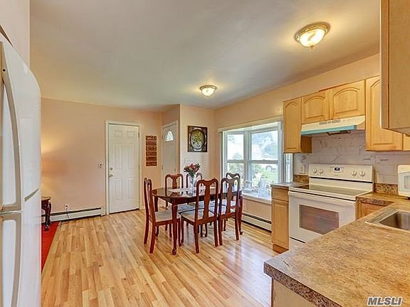 4th image of 76 W Millpage Dr