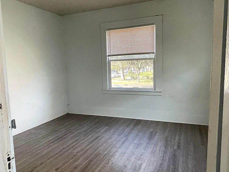 345 W 1st Ave — Photo 21