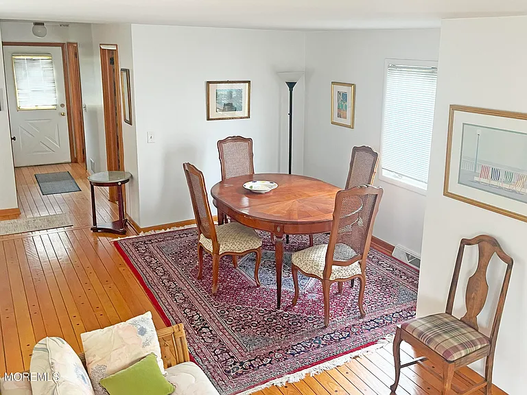 416 Salem Ave — Photo 5