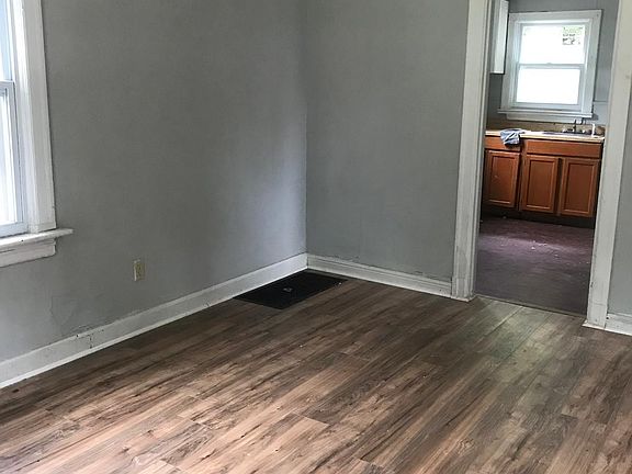 4th image of 3228 W Milton Ave