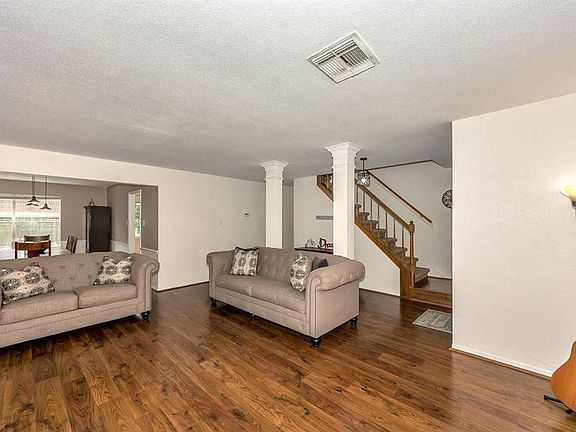 2nd image of 2430 Laura Ln