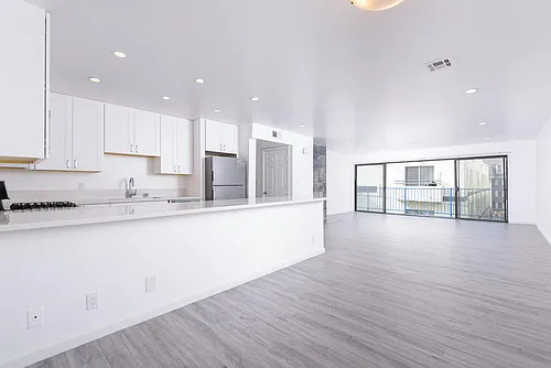 1555 S Bundy Dr #101 Photo 1