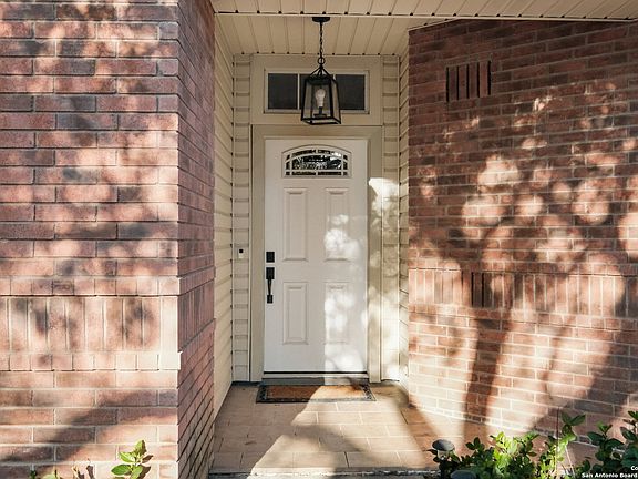 3rd image of 6127 HERITAGE PLACE DR